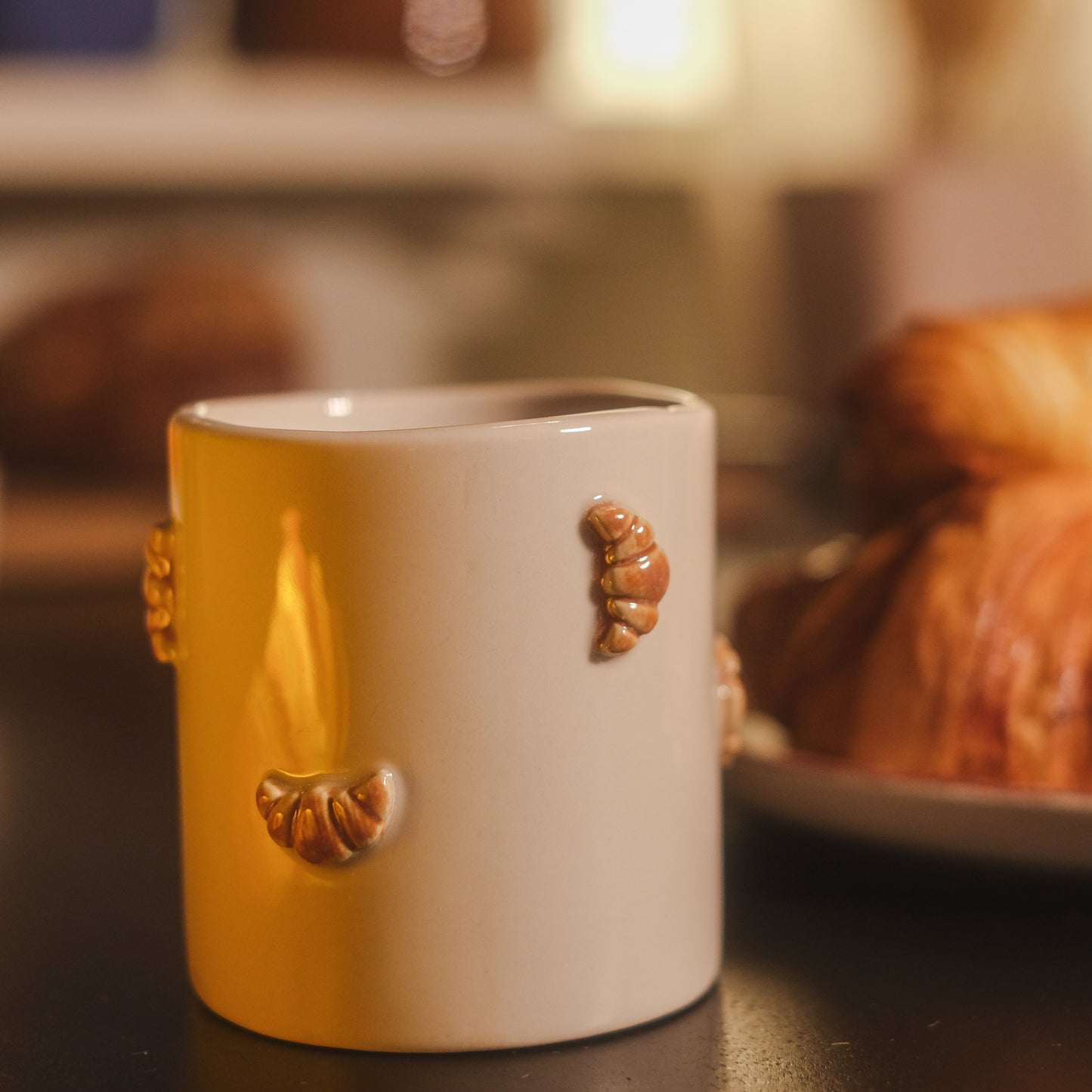 Croissant Keramik-Tasse – Handgefertigt, 250 ml