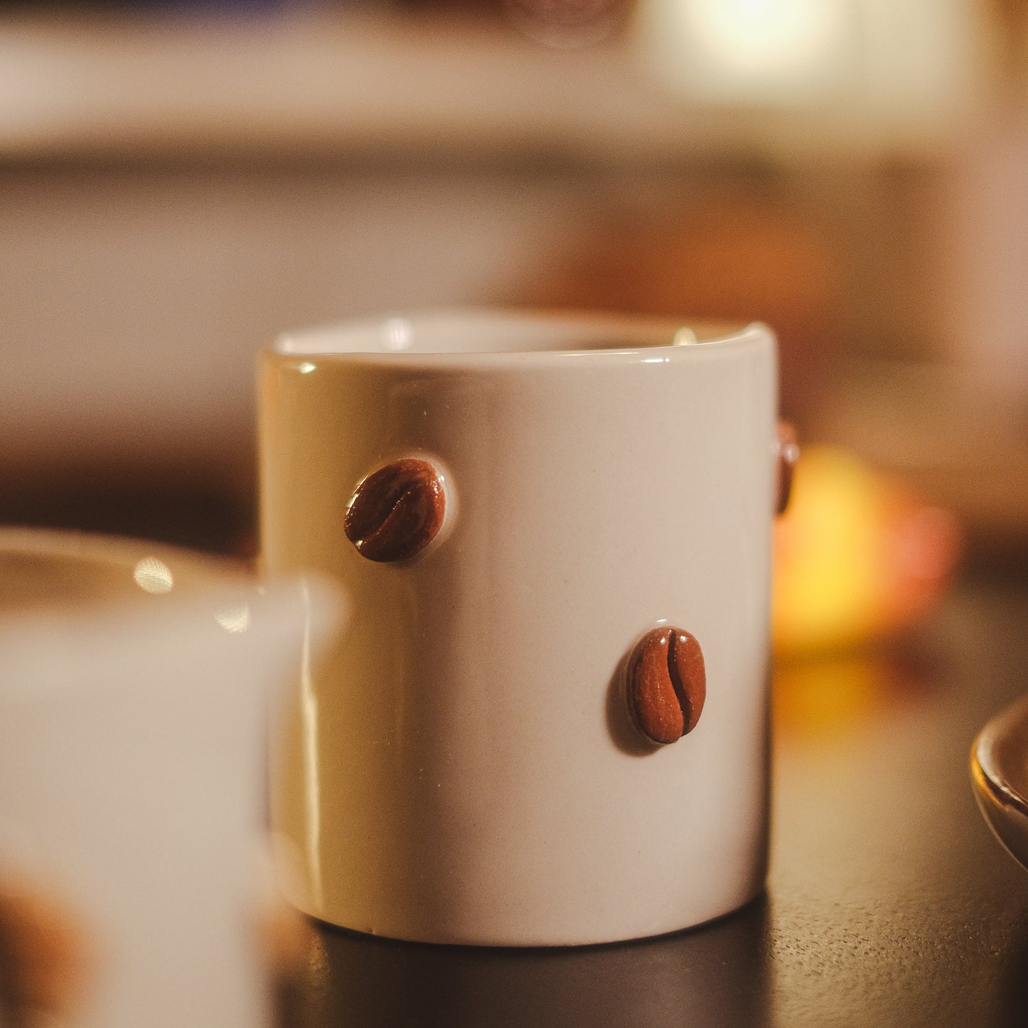 Kaffeebohnen Keramik-Tasse – Handgefertigt, 250 ml